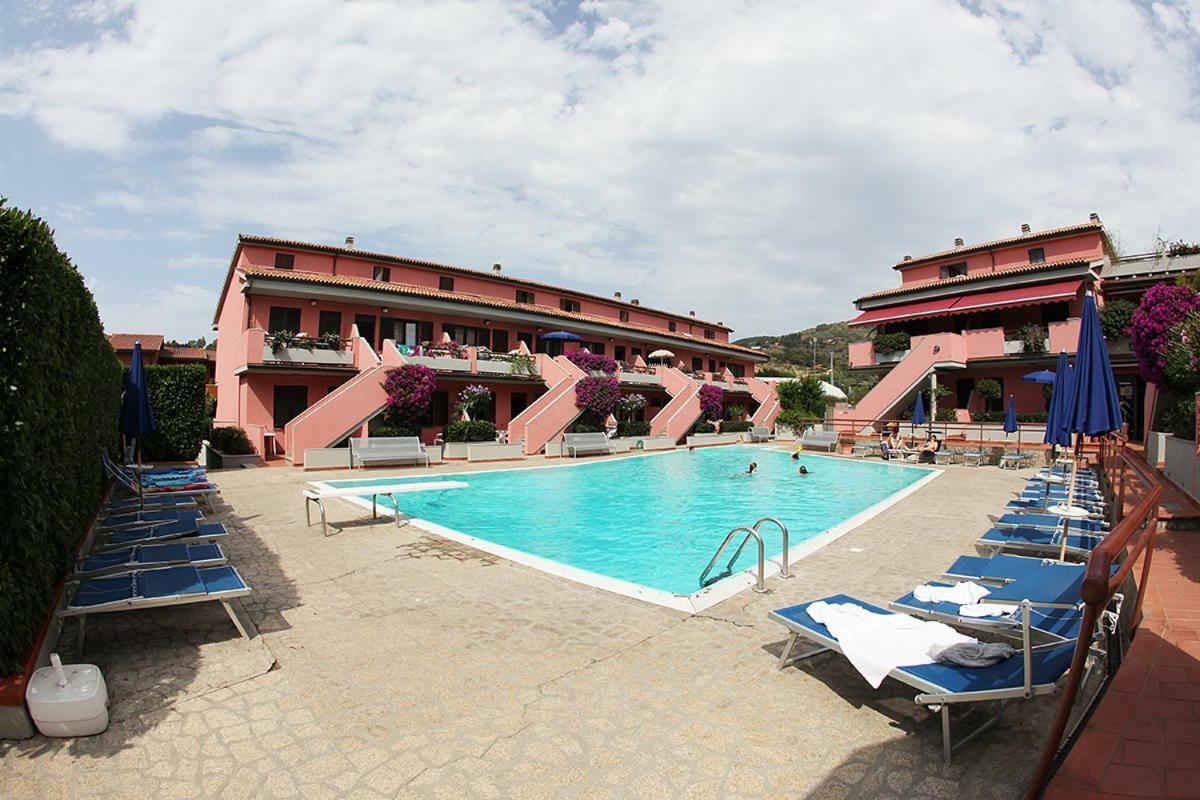 Elba Vip Aparthotel Porto Azzurro Buitenkant foto
