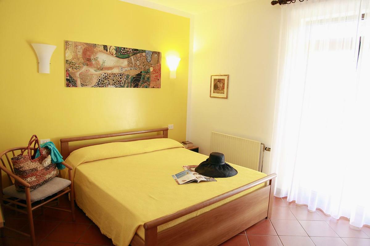 Elba Vip Aparthotel Porto Azzurro Buitenkant foto