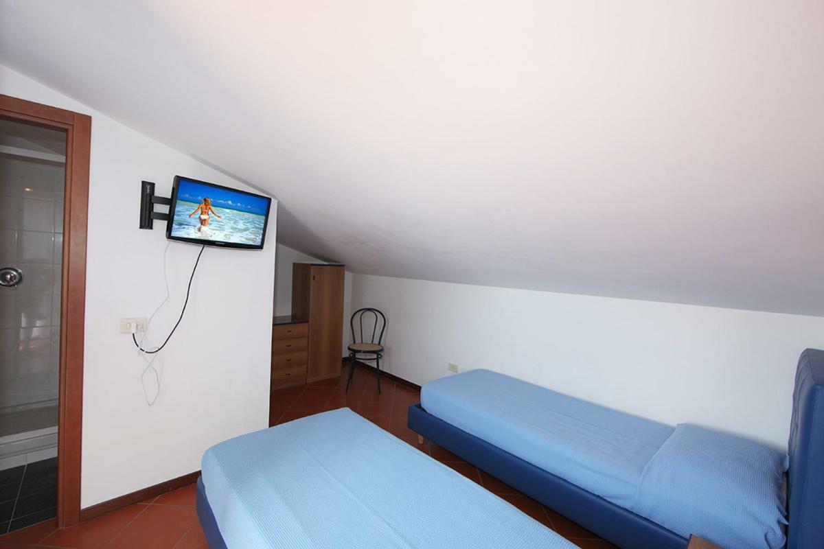 Elba Vip Aparthotel Porto Azzurro Buitenkant foto