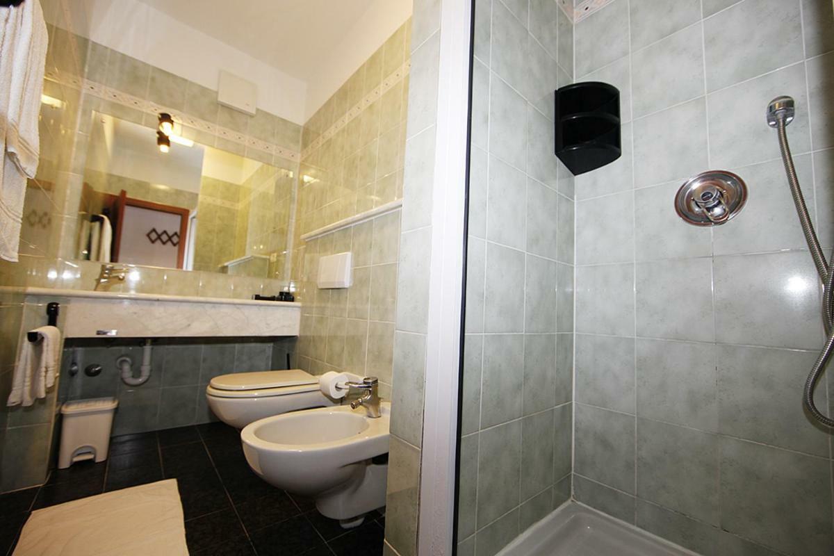 Elba Vip Aparthotel Porto Azzurro Buitenkant foto